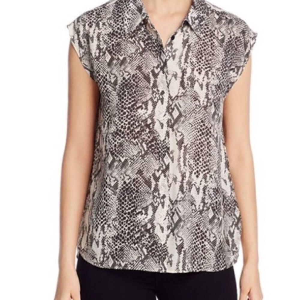 ✨ Marled Pleat Blouse snake print✨